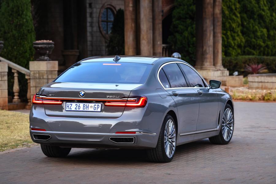  BMW 750Li xDrive (G12) 2019 года  (ZA) (фото 2 из 40)